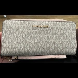 Michael Kors Large continental Wristlet / wallet